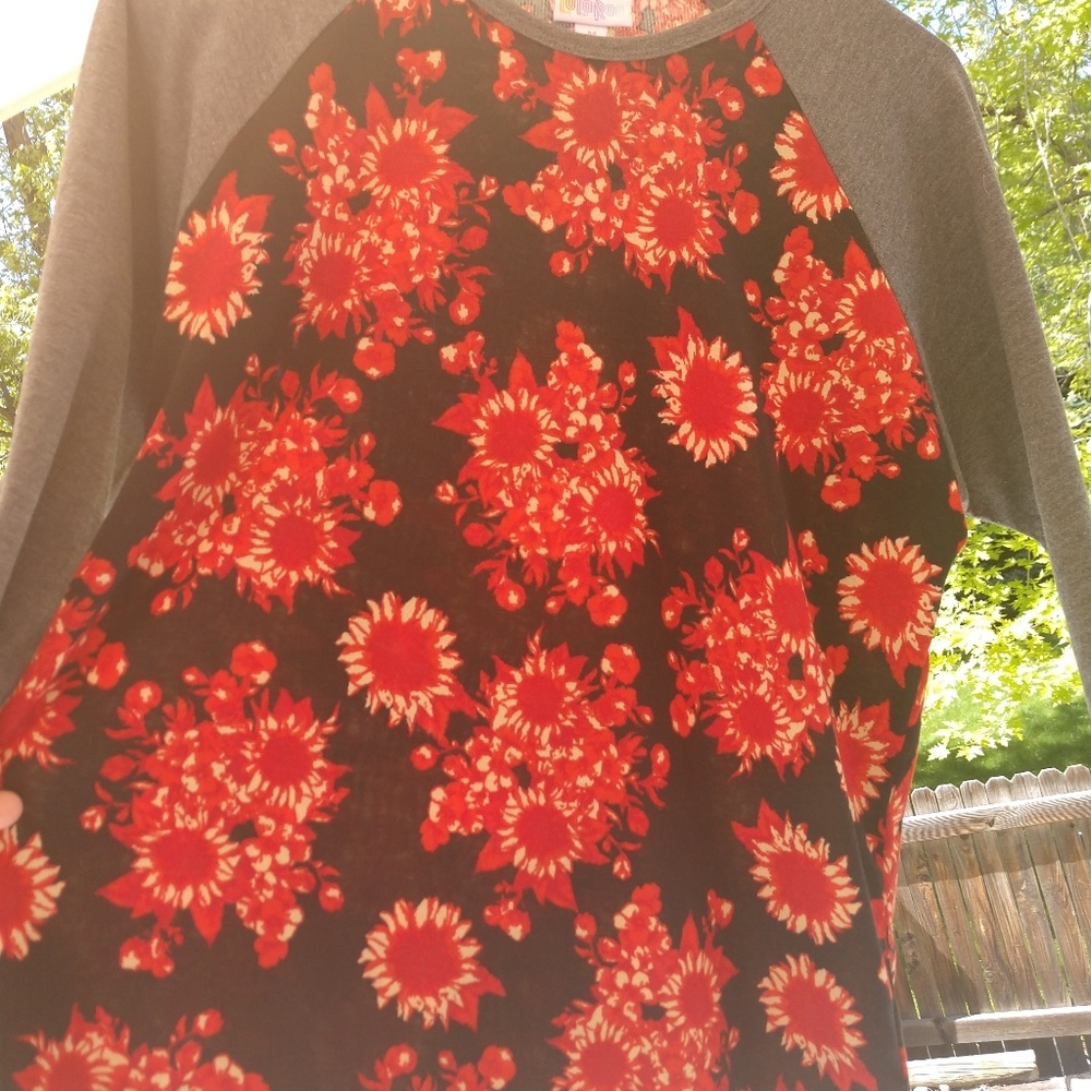 LulaRoe Randy Baseball Tee - Picture 2 of 3